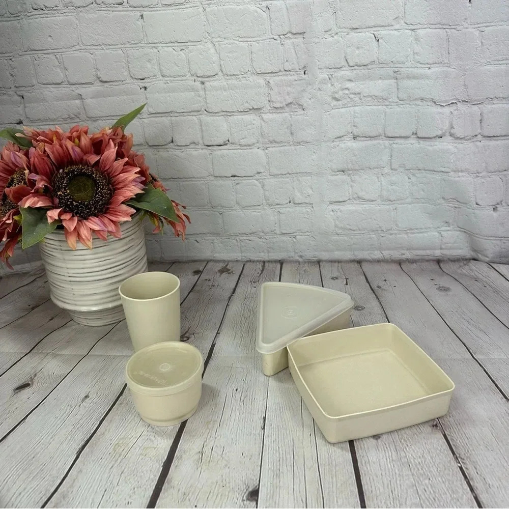 almond bundle set tupperware vintage
